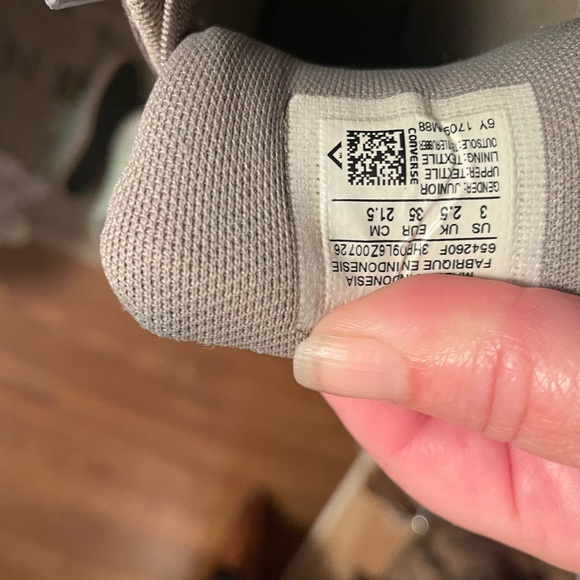 Converse - Picture 3 of 3